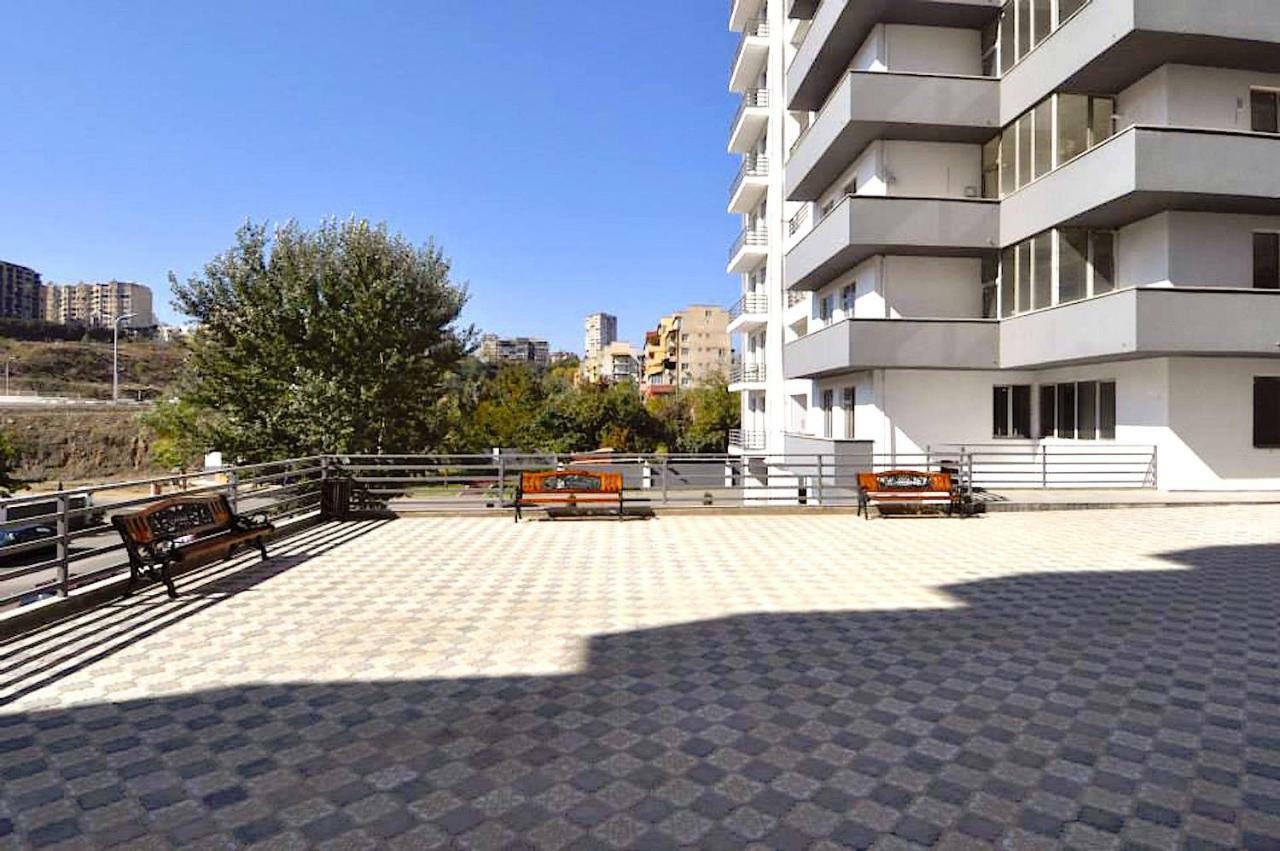 Tbilisi Apartment Tennis Court Ngoại thất bức ảnh